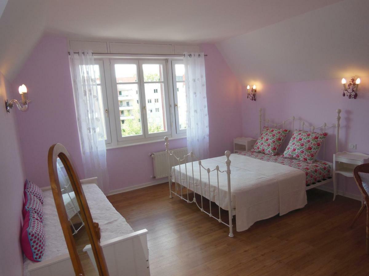 Les Fontenottes Bed & Breakfast Безансон Екстериор снимка
